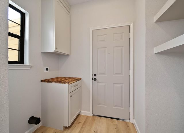 800 Country Place Drive 302, Houston, TX 77079
