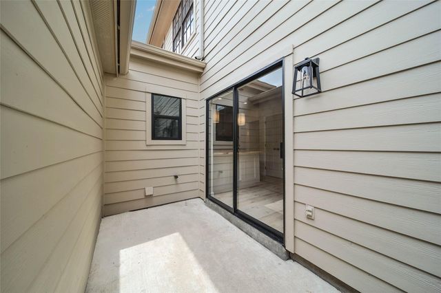800 Country Place Drive 302, Houston, TX 77079