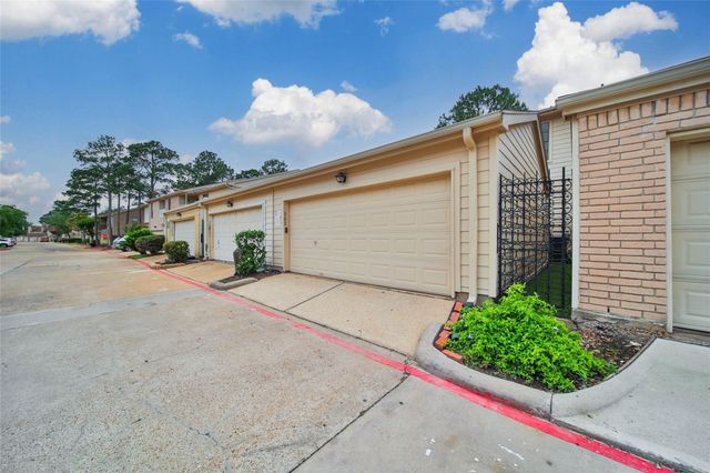 800 Country Place Drive 302, Houston, TX 77079