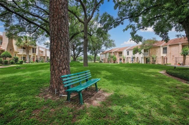 800 Country Place Drive 302, Houston, TX 77079