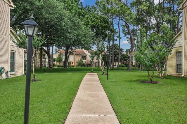 800 Country Place Drive 302, Houston, TX 77079
