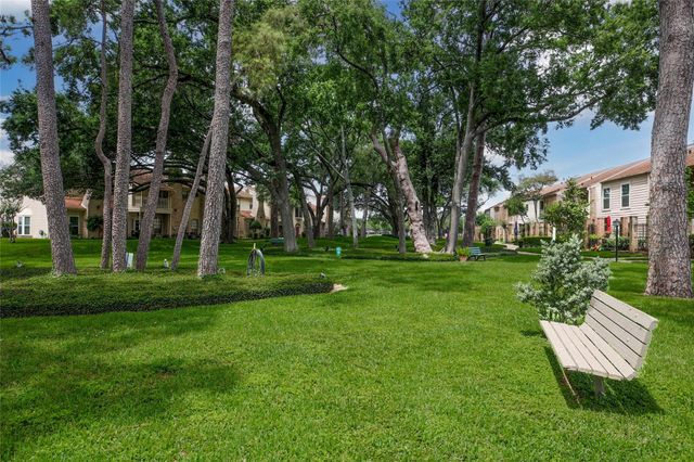 800 Country Place Drive 302, Houston, TX 77079