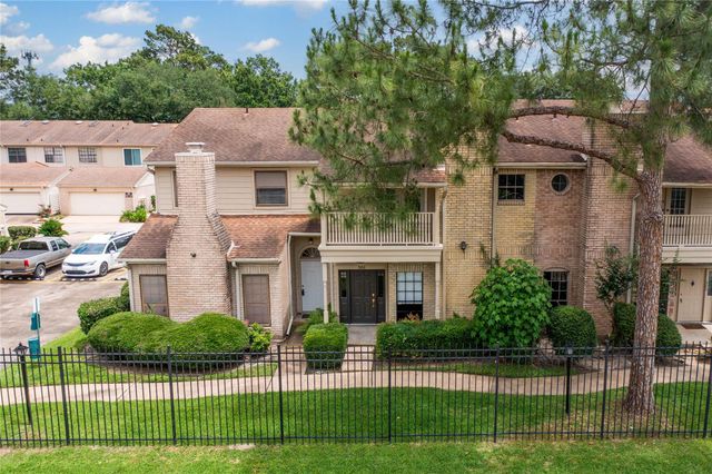800 Country Place Drive 302, Houston, TX 77079