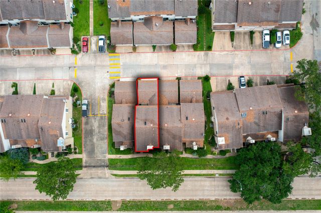 800 Country Place Drive 302, Houston, TX 77079