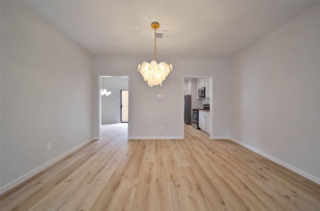 800 Country Place Drive 302, Houston, TX 77079