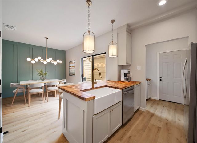 800 Country Place Drive 302, Houston, TX 77079