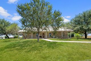 1227 CR 104, Floresville, TX 78114