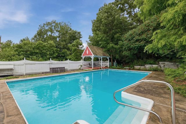 20 Whitehall Road, South Hampton, NH 03827