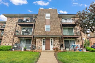 9815 Nottingham Avenue 201, Chicago Ridge, IL 60415