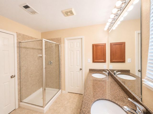 9104 N Green River Drive E, Houston, TX 77078