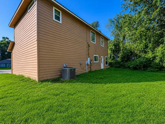 9104 N Green River Drive E, Houston, TX 77078