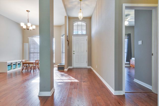 602 Leisurewoods DR, Buda, TX 78610