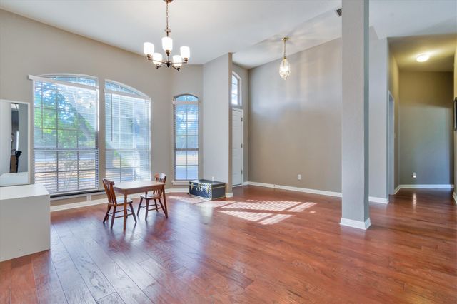 602 Leisurewoods DR, Buda, TX 78610