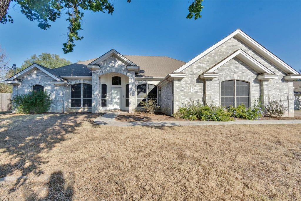 602 Leisurewoods DR, Buda, TX 78610