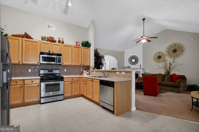 5 Honeysuckle Lane, Fairburn, GA 30213