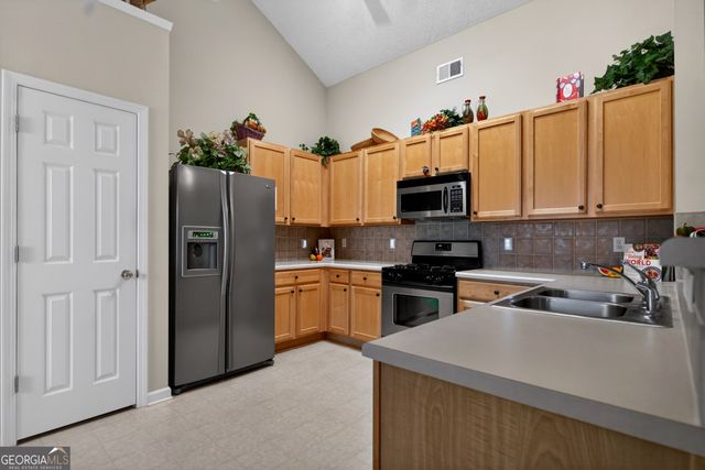 5 Honeysuckle Lane, Fairburn, GA 30213