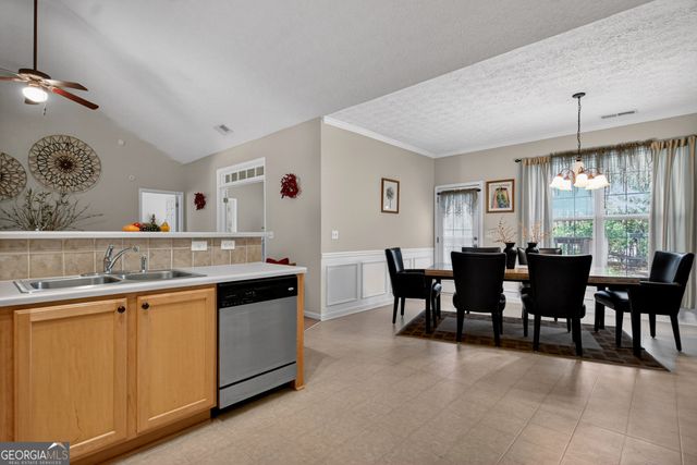 5 Honeysuckle Lane, Fairburn, GA 30213