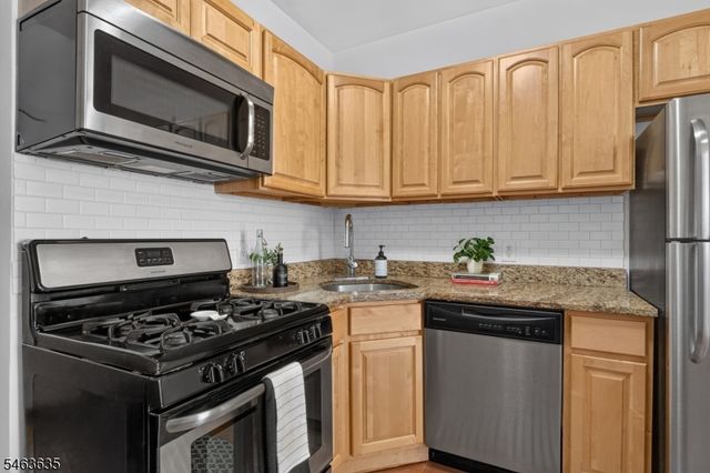 200 Wayne St 1R, Jersey City, NJ 07302