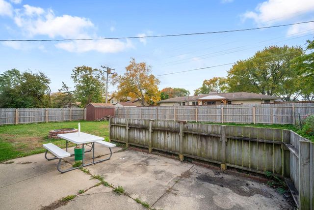 9505 W Orinda COURT, Milwaukee, WI 53224