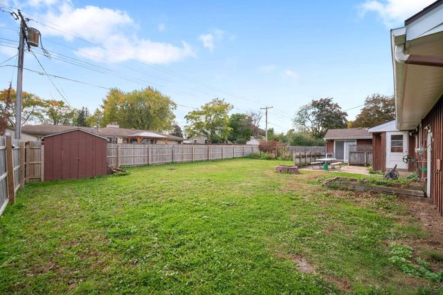 9505 W Orinda COURT, Milwaukee, WI 53224