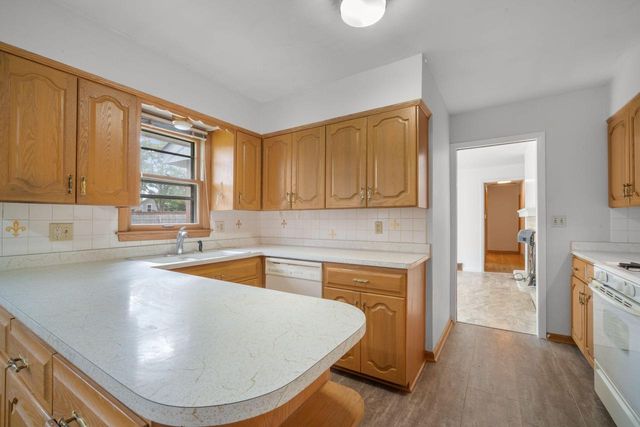 9505 W Orinda COURT, Milwaukee, WI 53224