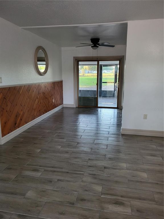 Image 13 of property listing at 4454 EDWARDS ROAD, Plant City, FL 33567