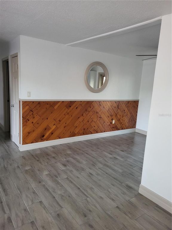 Image 15 of property listing at 4454 EDWARDS ROAD, Plant City, FL 33567