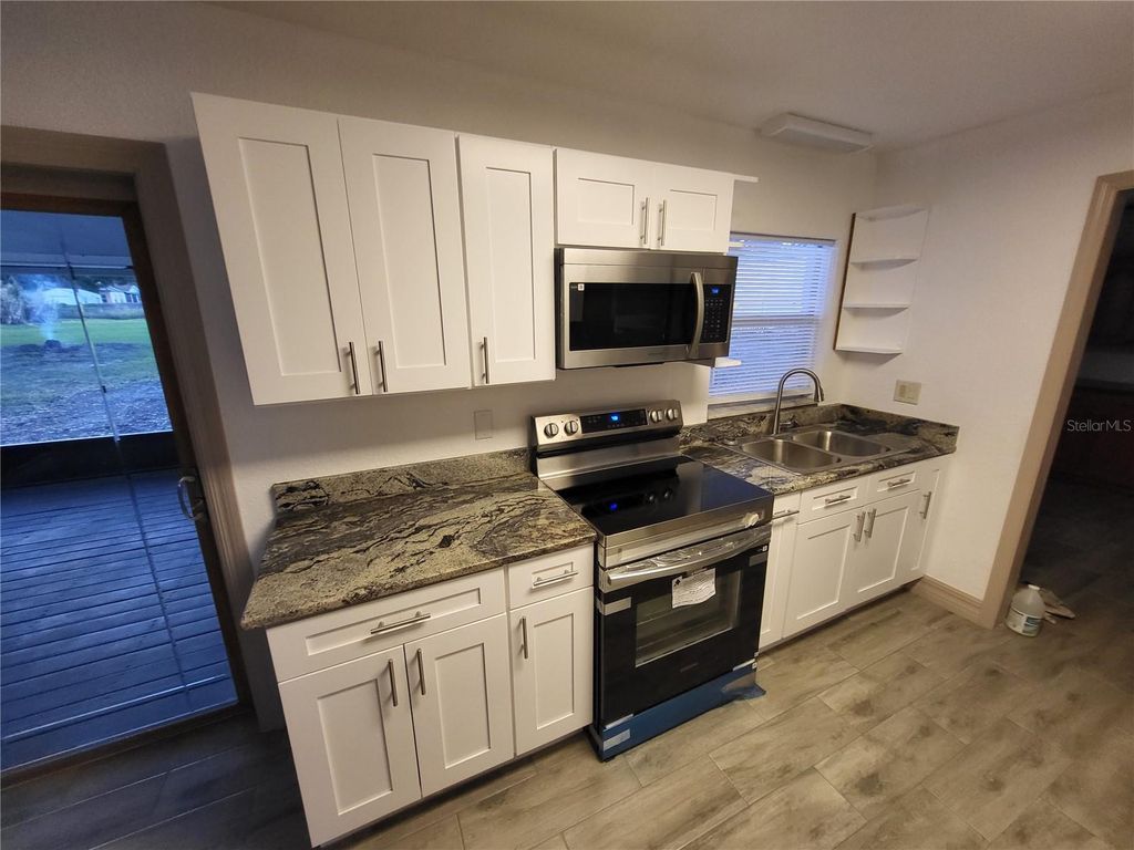 Image 19 of property listing at 4454 EDWARDS ROAD, Plant City, FL 33567