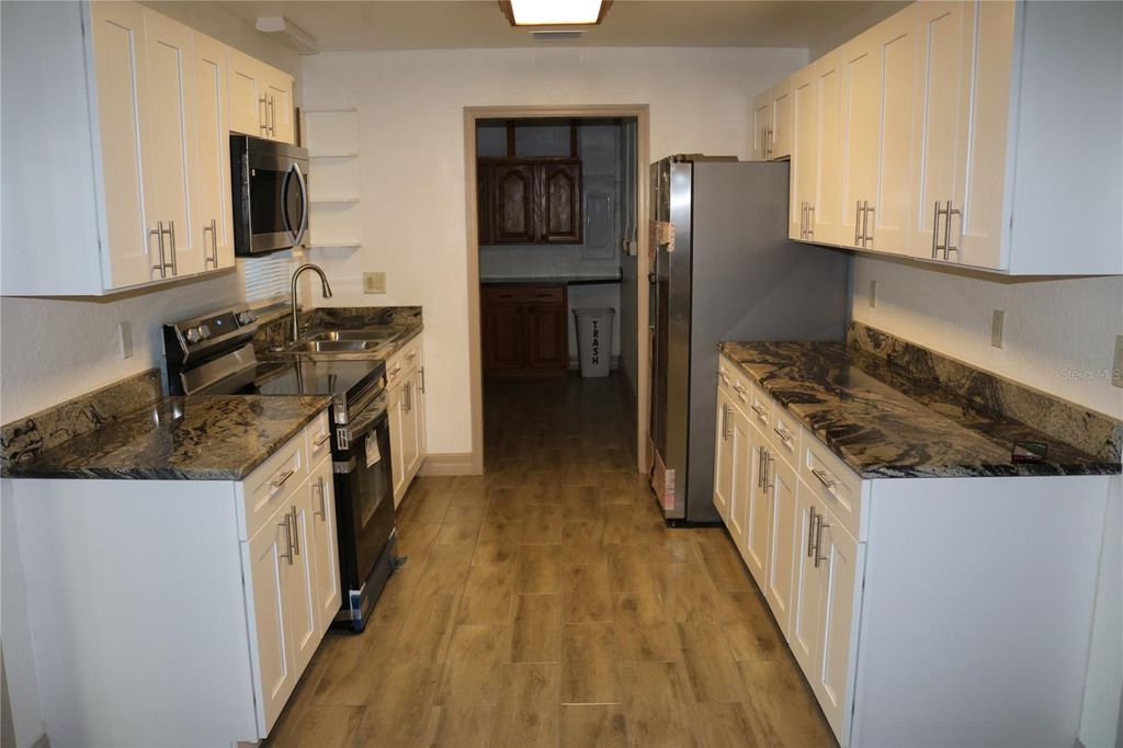 Image 20 of property listing at 4454 EDWARDS ROAD, Plant City, FL 33567