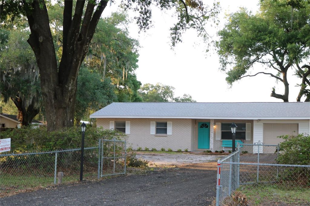 Image 3 of property listing at 4454 EDWARDS ROAD, Plant City, FL 33567