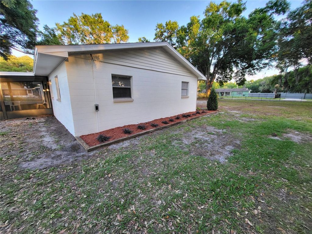 Image 36 of property listing at 4454 EDWARDS ROAD, Plant City, FL 33567