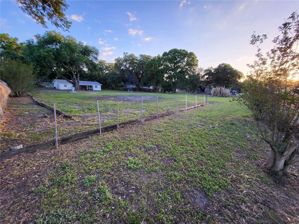 Image 44 of property listing at 4454 EDWARDS ROAD, Plant City, FL 33567