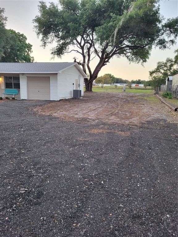 Image 47 of property listing at 4454 EDWARDS ROAD, Plant City, FL 33567