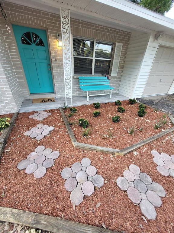 Image 7 of property listing at 4454 EDWARDS ROAD, Plant City, FL 33567