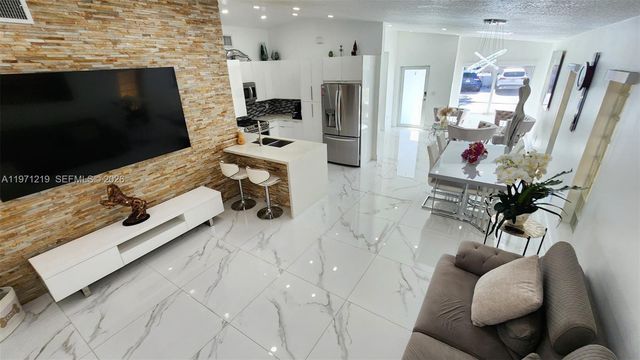 16515 SW 97th St, Miami, FL 33196