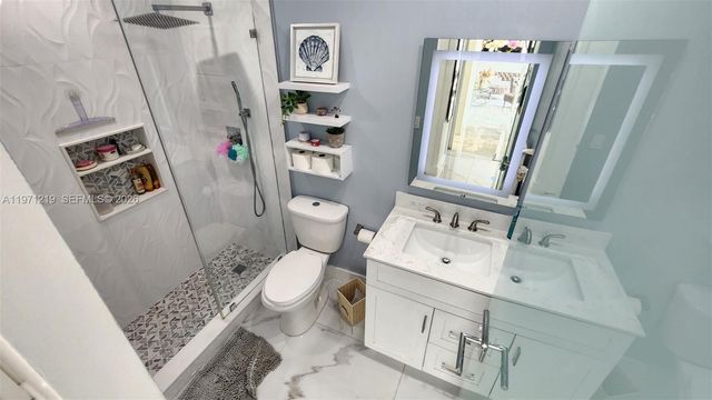 16515 SW 97th St, Miami, FL 33196