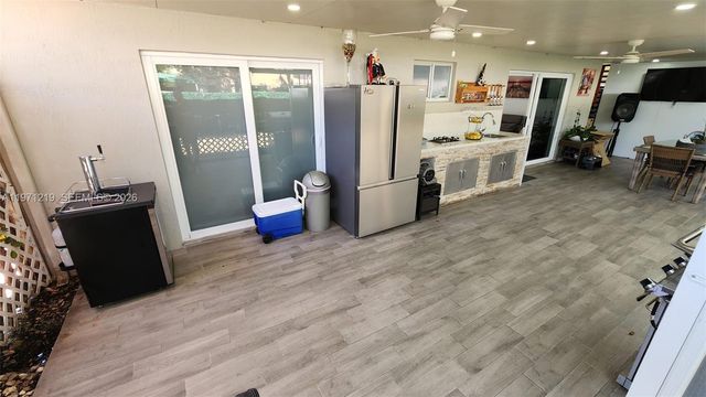 16515 SW 97th St, Miami, FL 33196