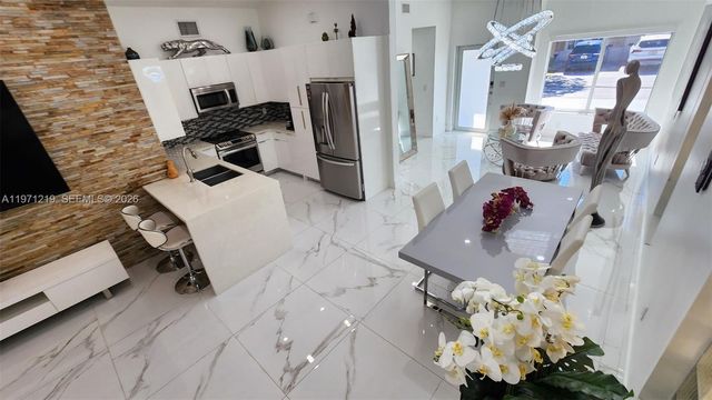 16515 SW 97th St, Miami, FL 33196