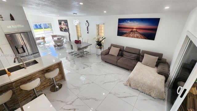 16515 SW 97th St, Miami, FL 33196