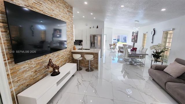 16515 SW 97th St, Miami, FL 33196