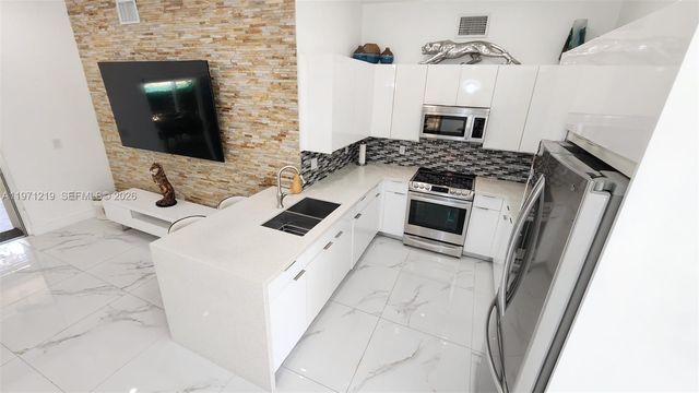 16515 SW 97th St, Miami, FL 33196