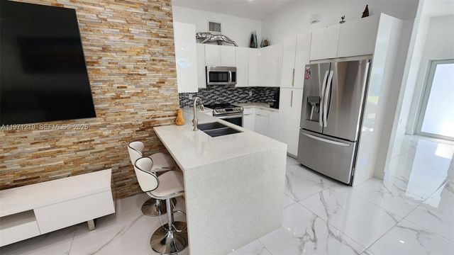 16515 SW 97th St, Miami, FL 33196