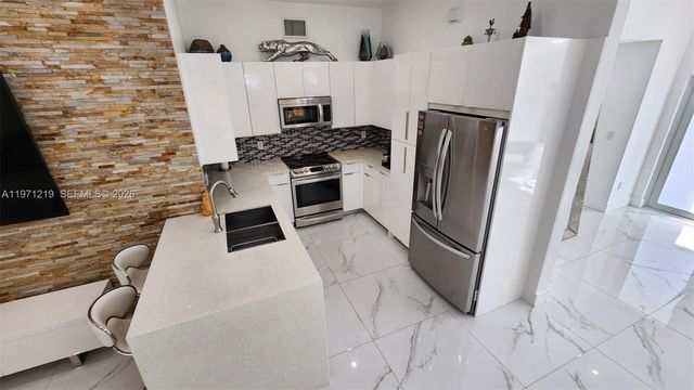 16515 SW 97th St, Miami, FL 33196