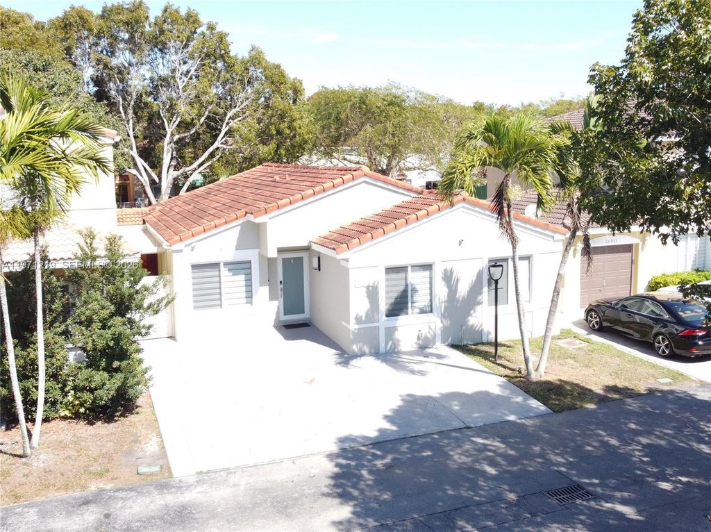 16515 SW 97th St, Miami, FL 33196