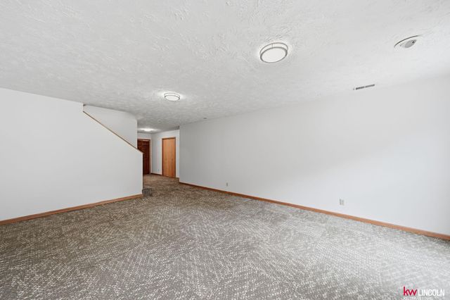 135 Anthony Lane, Lincoln, NE 68520