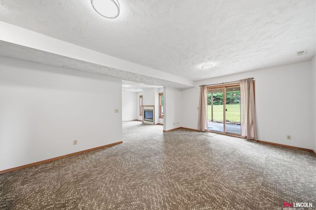 135 Anthony Lane, Lincoln, NE 68520