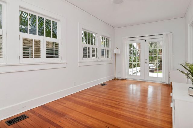 126 8TH AVENUE NE, St Petersburg, FL 33701