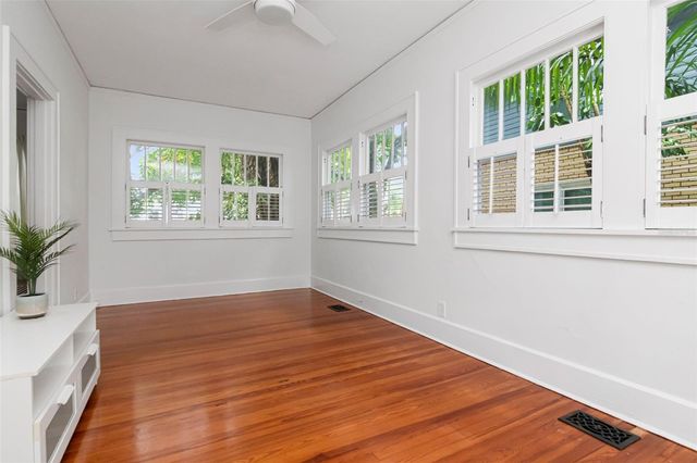 126 8TH AVENUE NE, St Petersburg, FL 33701