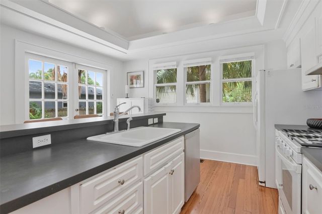 126 8TH AVENUE NE, St Petersburg, FL 33701