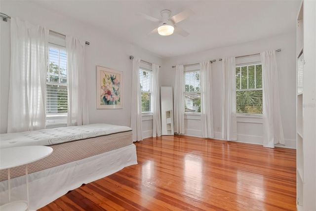 126 8TH AVENUE NE, St Petersburg, FL 33701